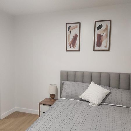 Brand New Deluxe 2 Bedroom Suite With Ac & Den YYC المظهر الخارجي الصورة