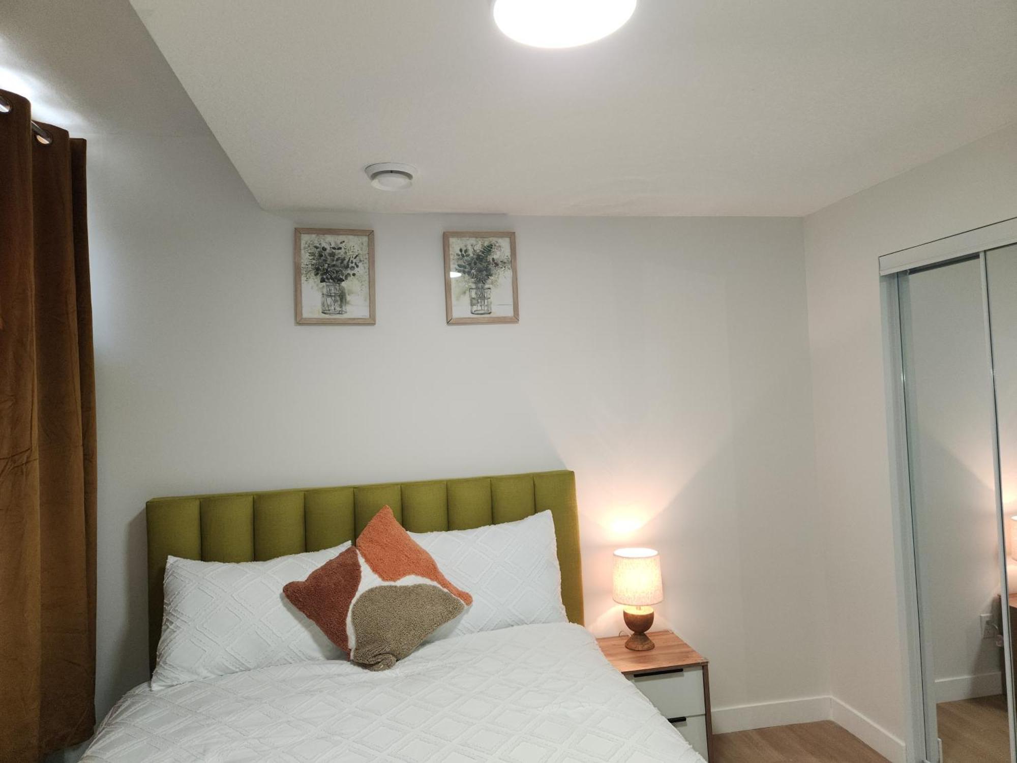 Brand New Deluxe 2 Bedroom Suite With Ac & Den YYC المظهر الخارجي الصورة