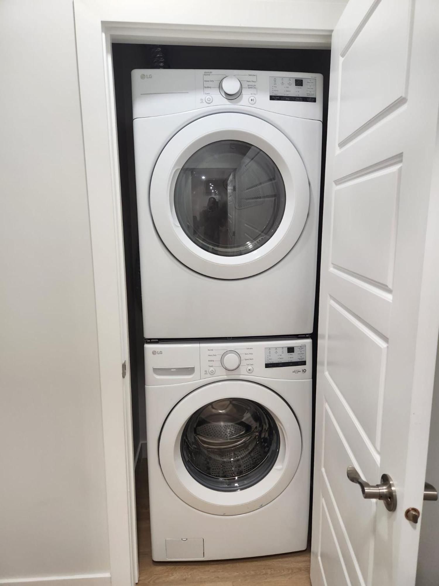 Brand New Deluxe 2 Bedroom Suite With Ac & Den YYC المظهر الخارجي الصورة