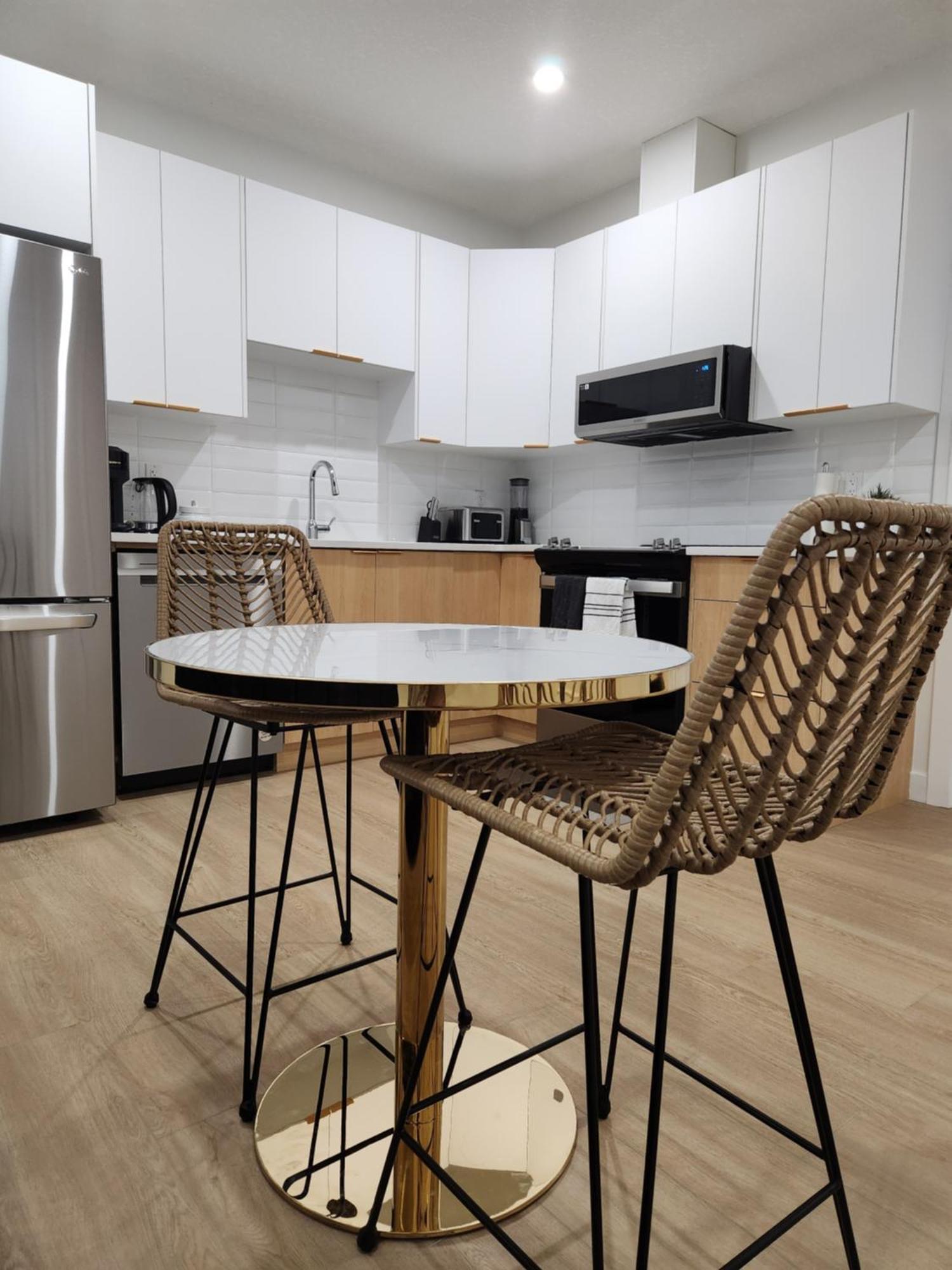 Brand New Deluxe 2 Bedroom Suite With Ac & Den YYC المظهر الخارجي الصورة