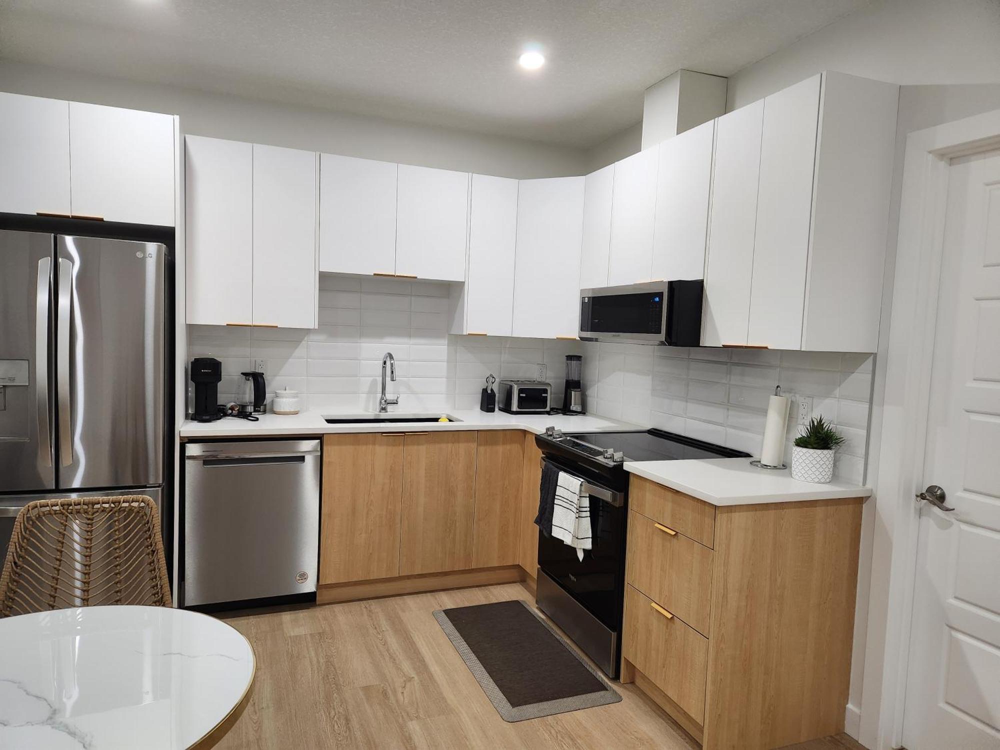 Brand New Deluxe 2 Bedroom Suite With Ac & Den YYC المظهر الخارجي الصورة