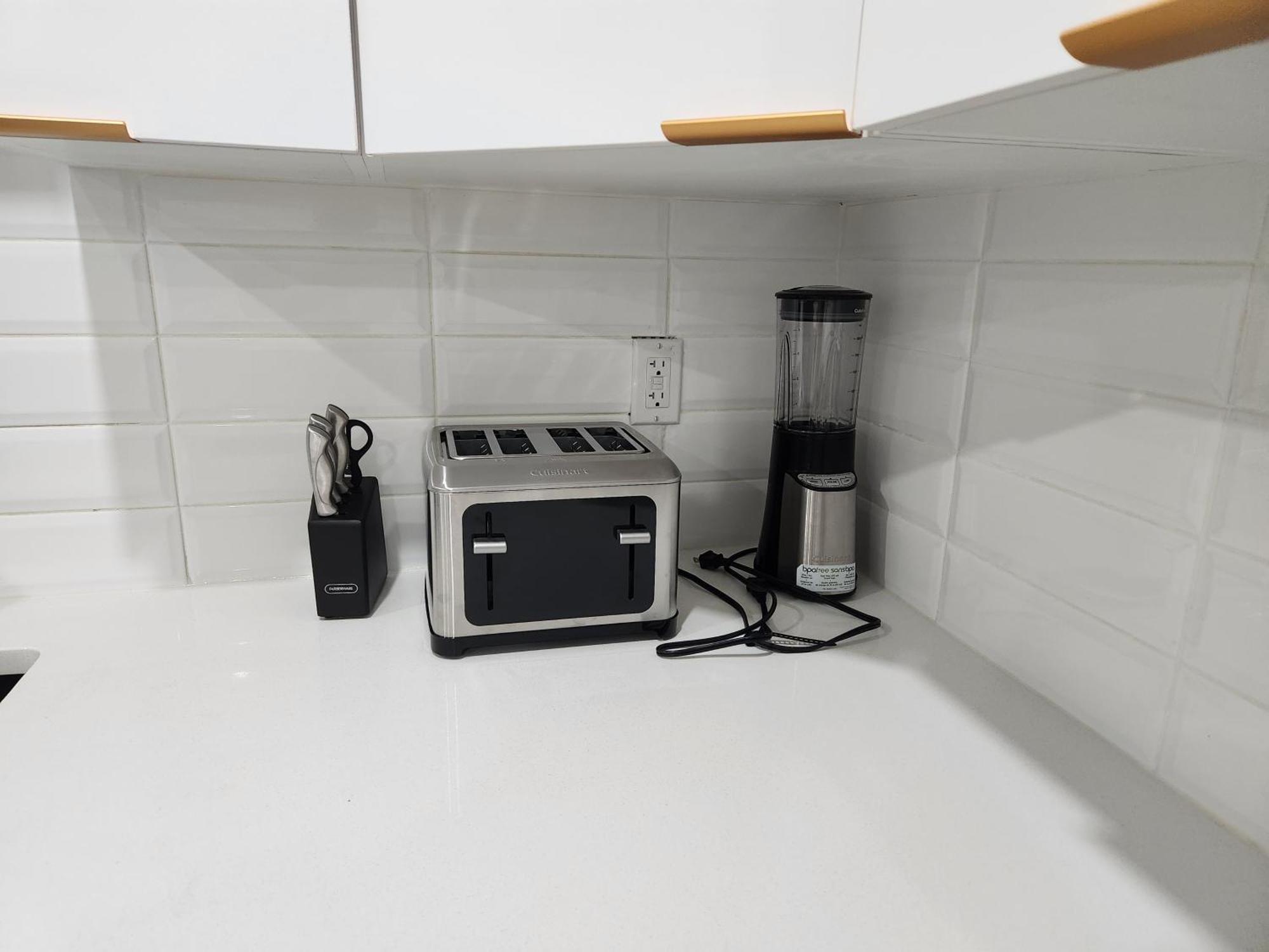 Brand New Deluxe 2 Bedroom Suite With Ac & Den YYC المظهر الخارجي الصورة